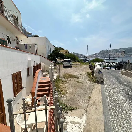 Giu Alla Spiaggia Appartement