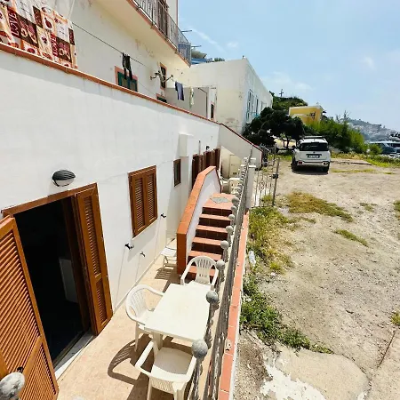 Giu Alla Spiaggia Appartement *